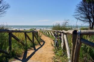 Bright garden apartment near the sea Apartment in Bibione