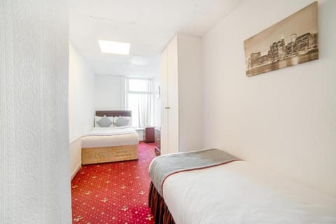 HOTEL BLUE OCEAN - Call For Cheap Prices - Check In Until 3AM Hotel in Blackpool