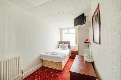 HOTEL BLUE OCEAN - Call For Cheap Prices - Check In Until 3AM Hotel in Blackpool