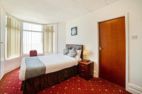 HOTEL BLUE OCEAN - Call For Cheap Prices - Check In Until 3AM Hotel in Blackpool