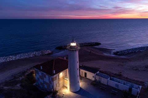 Renovated villa with garden and pool access Hotel in Bibione