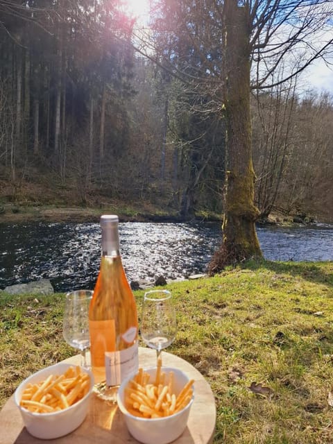 Le vieux pont - Maison de vacances au bord de l'eau Vacation rental in Wallonia, Belgium