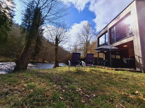 Le vieux pont - Maison de vacances au bord de l'eau Vacation rental in Wallonia, Belgium
