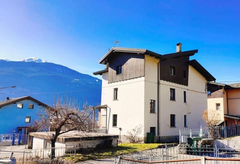 Quiet Two-Room Apartment with Parking Space - Casa Montan Apartment in Aosta