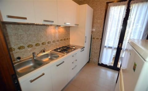 Wide row house with private fenced garden for 9 guests in Lignano Pineta Hotel in Lignano Sabbiadoro