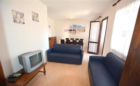 Large row house with private fenced garden for 10 guests in Lignano Pineta Hotel in Lignano Sabbiadoro