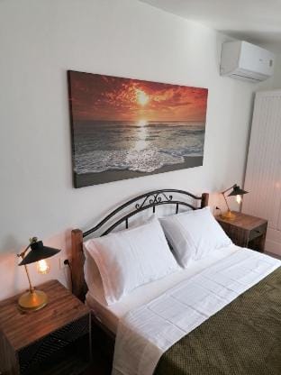 Stephany's Skyline Studio Apartment in Paros