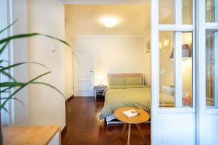 Hsinhsin‘s Home：北京东二环，国贸/CBD区域，自家两居室中的一个卧室，有单独卫生间。 Vacation rental in Beijing