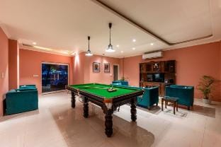 Serene Oasis: Relax & Rejuvenate at Nine Palms Farm Stay in Jaipur