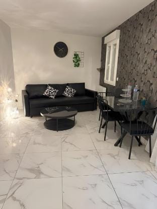 Lux Black&White - in Paris Vacation rental in Drancy