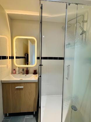 Lux Pink Rose - Paris Apartment in Drancy