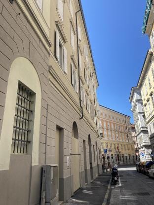 Luxury apartment + garage Apartment in Trieste