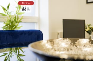 Artsy Modern Flat with Free Parking, Gym & Roof Garden Apartment in Stevenage