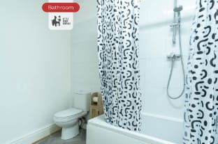 Stylish 2BR Home - Wi-Fi, Smart TV, Parking & Outdoor Area Apartment in Leicester