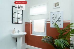 Stylish 2BR Home - Wi-Fi, Smart TV, Parking & Outdoor Area Apartment in Leicester