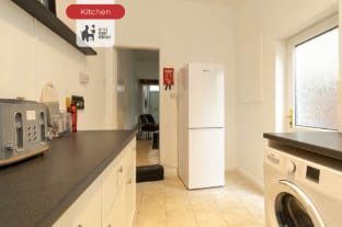 Stylish 2BR Home - Wi-Fi, Smart TV, Parking & Outdoor Area Apartment in Leicester