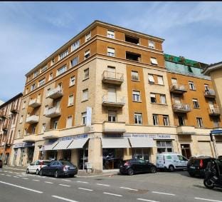 Jungle Sunshine Apartment 1 bedroom, two baths Apartment in Alessandria