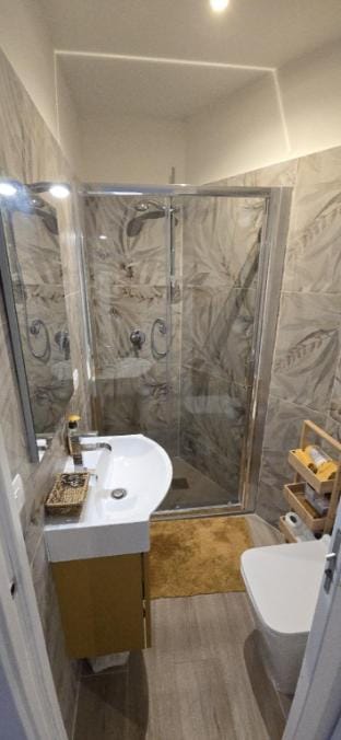 Jungle Sunshine Apartment 1 bedroom, two baths Apartment in Alessandria