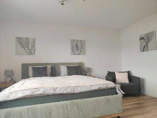 On the road to Interlaken 25min I riesige Terrasse Vacation rental in Hilterfingen