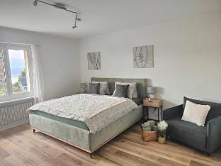 On the road to Interlaken 25min I riesige Terrasse Vacation rental in Hilterfingen