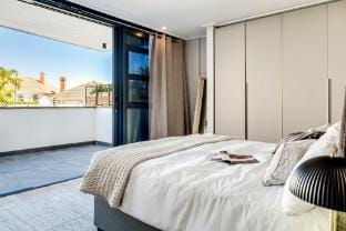 Modern Central Secure Cape Town 2bed Bantry Suite Apartment in Sea Point