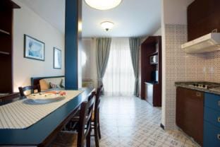 Aparthotel Holiday - Panoramic Royal Apartment in Bibione