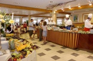 Aparthotel Holiday - Royal Apartment in Bibione