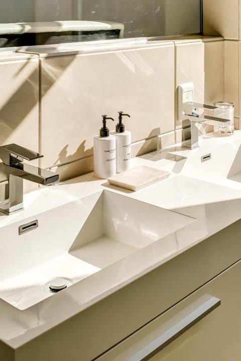 Ocean View Camps Bay 3bed Apt Beach Vistas Apartment in Camps Bay