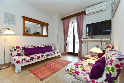 Charming apartment with shared pool Apartment in Peroj