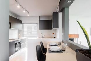 Spacious and sunlit seaside flat Apartment in Alimos