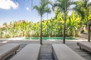 BAZ Villa 12 Studio 2 · L · Elegant 1BR Loft with Art Deco Flair, Shared pool Apartment in North Kuta