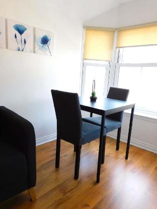 No 7 - Modern 1 Bedroom Apartment in Lanark Town C Vacation rental in Lanark