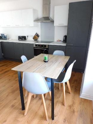 No 5 - Modern 2 bedroom Apartment in Lanark Town C Vacation rental in Lanark