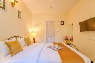 Chandranita Homestay  Jaipur | Lotus Room Vacation rental in Jaipur