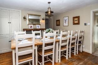 Historical Sherwood Forest Cottages - Sleeps 16 Vacation rental in Newark and Sherwood District