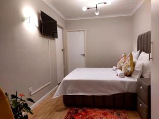 Eye2SA where 3 mountain sides meet Atlantic  Apartment in Cape Town