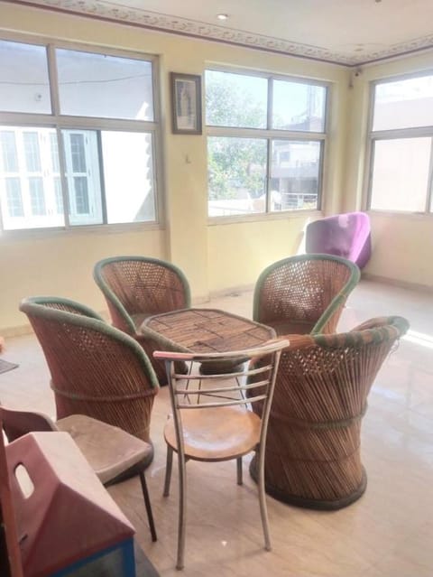 Goroomgo Mostel Guest House - Jaipur Hotel in Jaipur