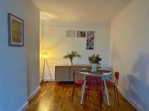 Cozy Apartment 2Bdr/4P - in the Heart of Suresnes Apartment in Puteaux