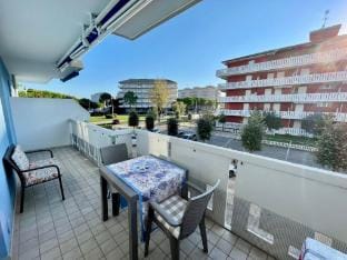 Bright apartment by the beach with a lovely balcony Apartment in Porto Santa Margherita