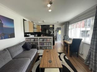 Serene Countryside Escape with Parking Apartment in Bristol