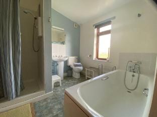 Llyndir: Coastal cottage, Porth Sele, St Davids. Vacation rental in Saint Davids