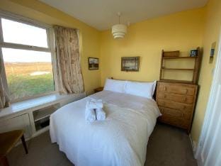 Llyndir: Coastal cottage, Porth Sele, St Davids. Vacation rental in Saint Davids