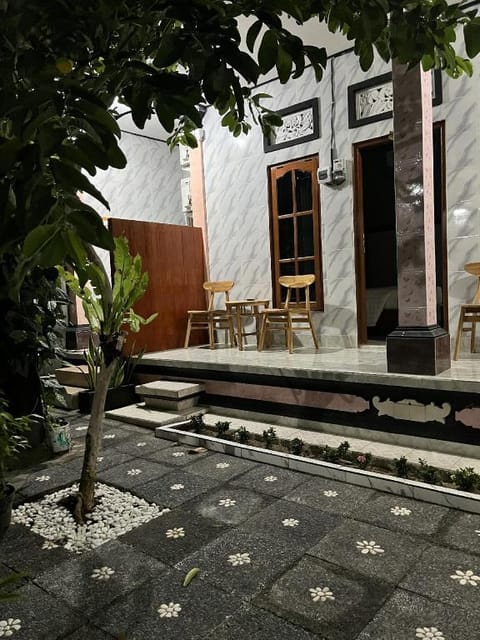 D nux House Hotel in Kuta