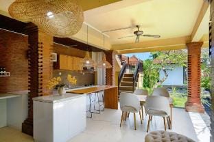 Jero Delod - Umah Dangin Vacation rental in Kediri