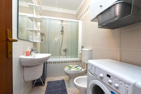 Charming flat with shared pool Apartment in Peroj