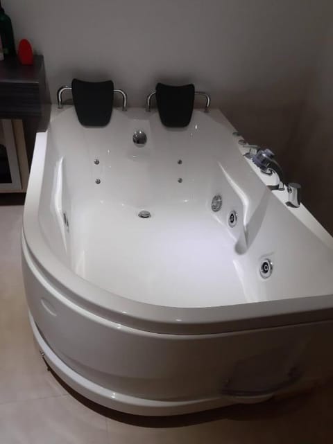 relaxation in Waterloo, 2 steps from the center of Brussels Apartment in Flanders