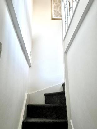 Leeds 2 BR Townhouse - 4bed - Short & Long Stay Vacation rental in Leeds