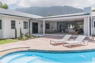 Spacious 4 bedroom villa - Swimmingpool & Hottub  Vacation rental in Franschhoek