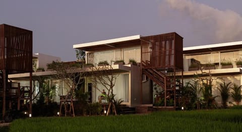 Unit Space Village Hotel in Kediri