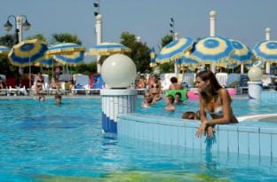 Aparthotel Holiday - Panoramic Royal Apartment Apartment in Bibione